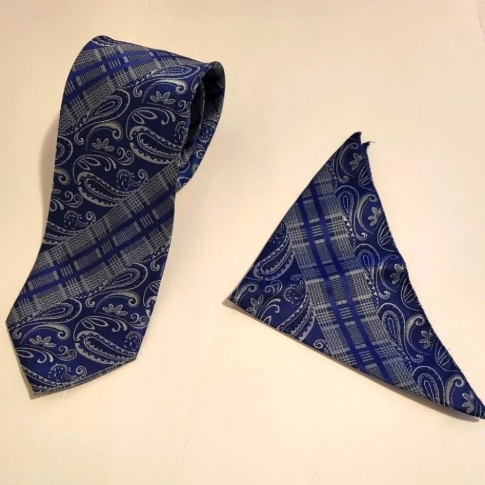 Men's Necktie Handkerchief Set by Avanti Uomo